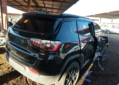 2025 Jeep Compass Latitude 4X4 z USA, uszkodzony, nr VIN 3C4NJDBN0ST542952